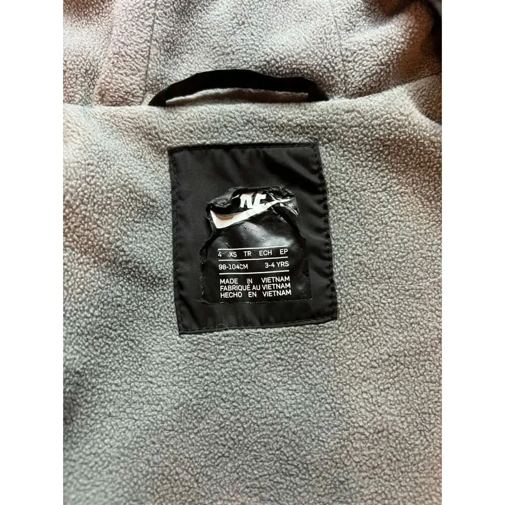 Nike light jacket size 3-4 years